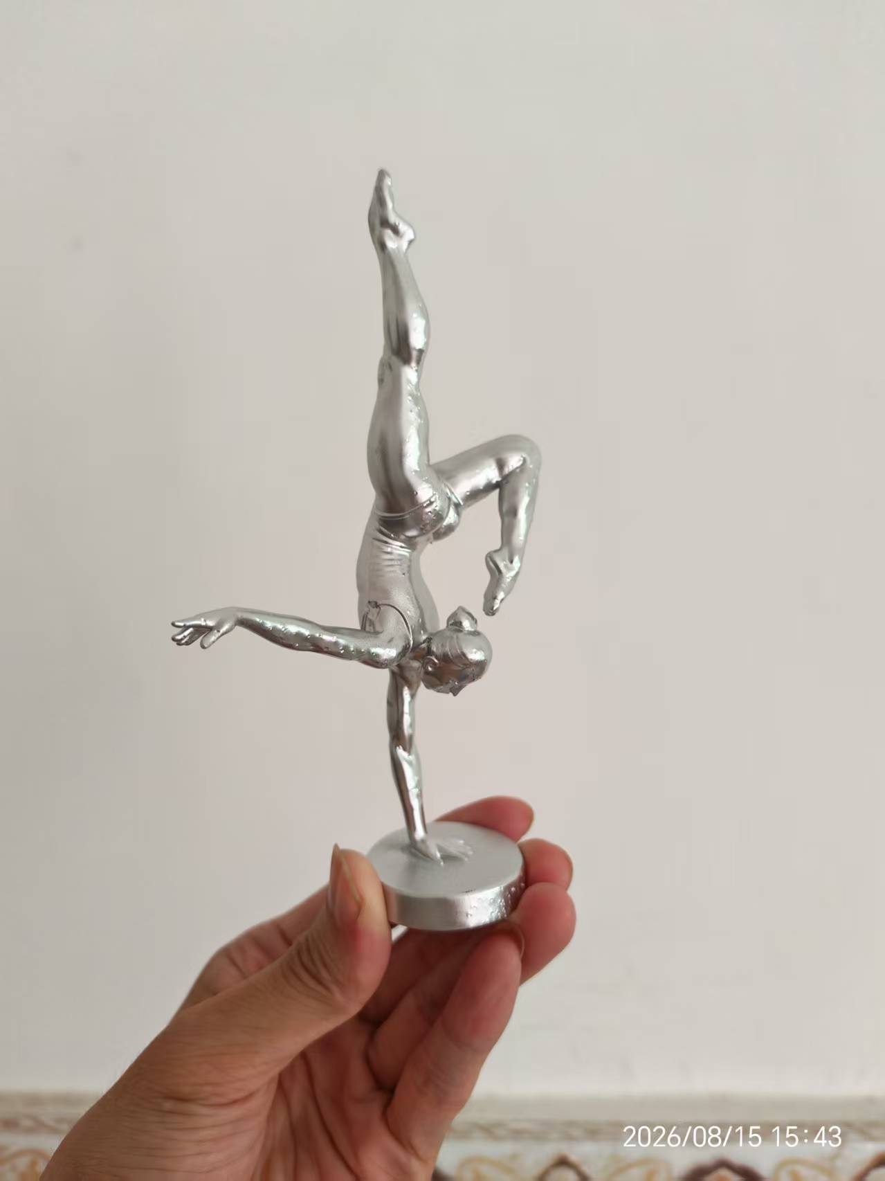 3D Printing Article - Figurinha de bailarina equilibrada com uma